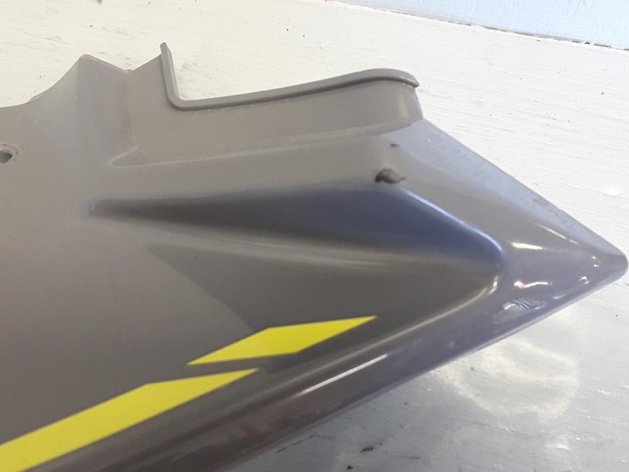 Höger sida på Bakvinge från en Yamaha MT 125 -2017 motorcykel.