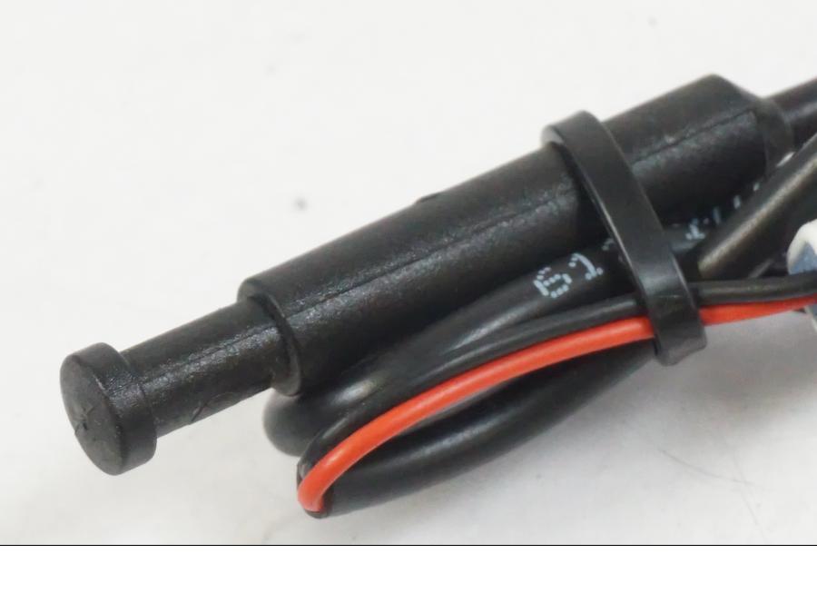 Höger sida pÄ Lufttempsensor frÄn en KTM 1290 Super Duke R -2022 motorcykel.
