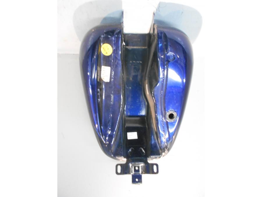 Snett nerifrån på Bensintank från en H-D Street Glide FLHX -2016 motorcykel.