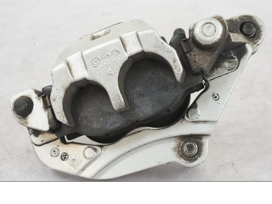 Snett nerifrÄn pÄ Bromsok frÄn en Yamaha XVS 1100 -2000 motorcykel.