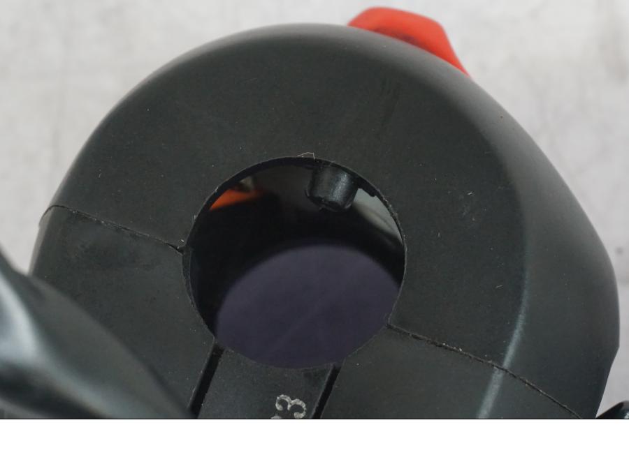 Extrabild5 på Styrelreglage från en Suzuki GSX 1300 RX -1999 motorcykel.