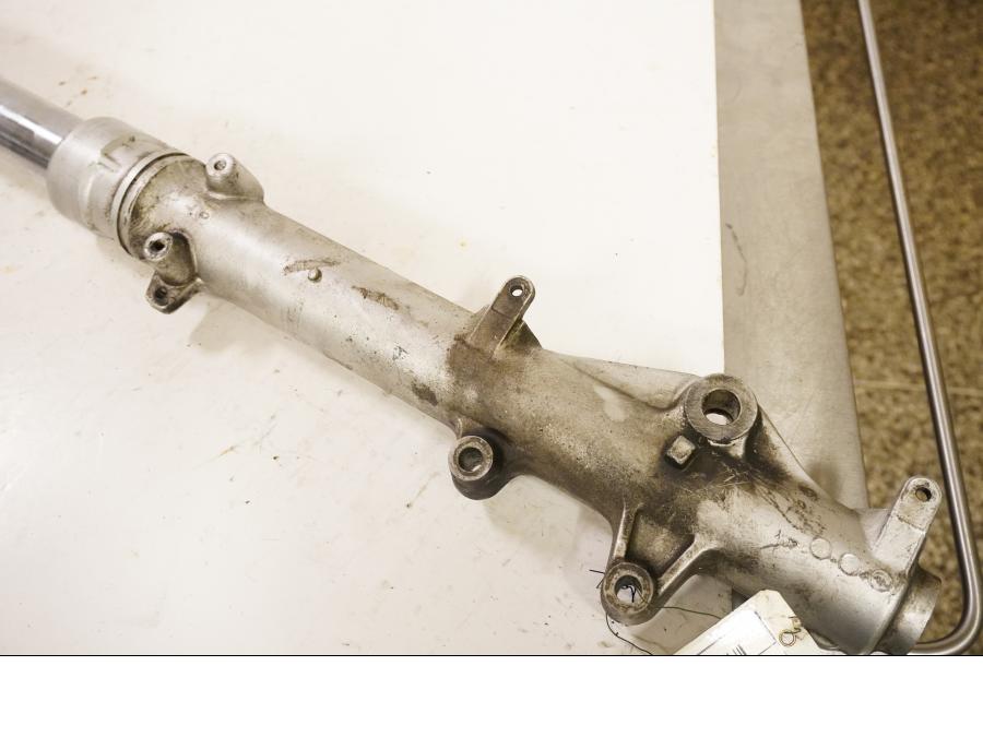 Vänster sida på Gaffelben från en Yamaha XTZ 750 -1989 motorcykel.