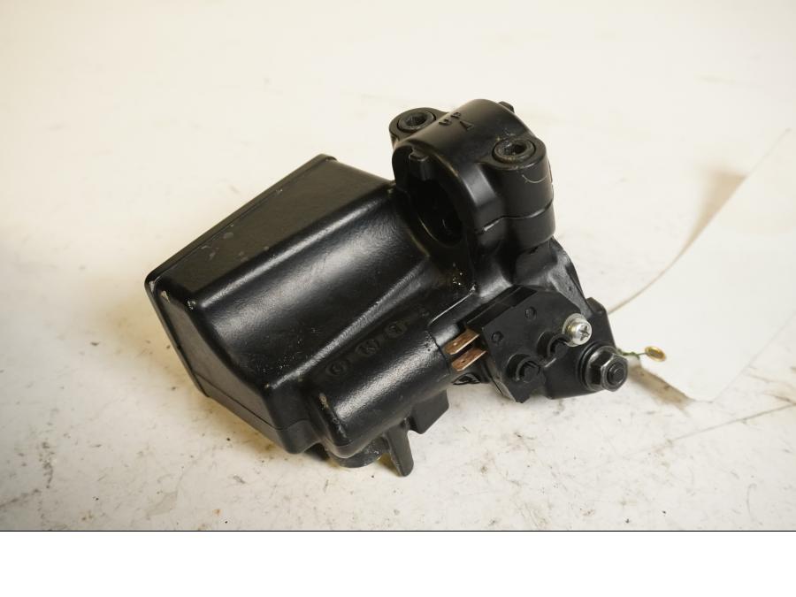 Höger sida på Bromshuvudcylinder från en Kawasaki Versys 650 -2007 motorcykel.