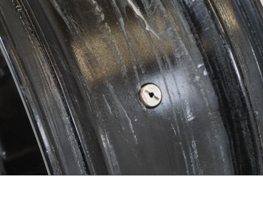 Extrabild6 på Hjulpaket från en Aprilia Tuono V4R -2011 motorcykel.