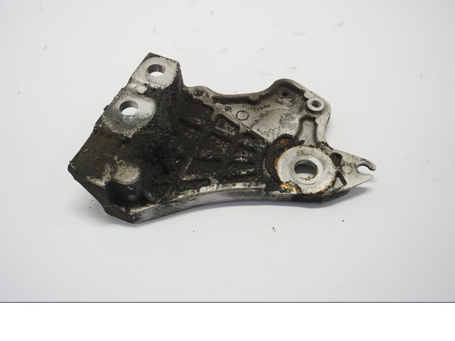 Baksidan på Fotpinnefäste inre från en Yamaha MT-07 -2014 motorcykel.