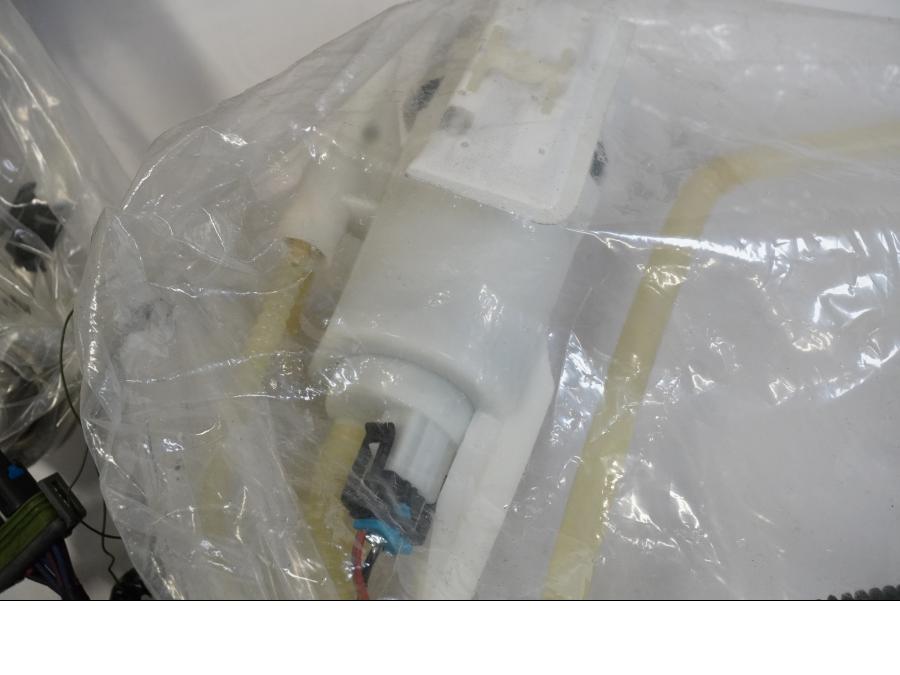 Snett uppifrån på Bensinpump insprut från en H-D Street Glide FLHX -2015 motorcykel.