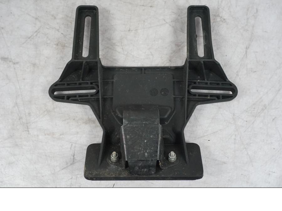 Extrabild1 på Skylthållare från en Ducati Multistrada V4 -2024 motorcykel.