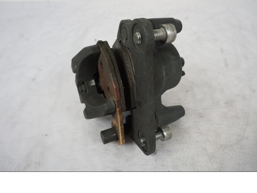 Snett nerifrån på Bromsok från en Kawasaki ER-6N -2008 motorcykel.