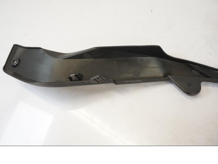 Snett uppifrån på Sidopanel från en BMW S 1000 XR -2019 motorcykel.