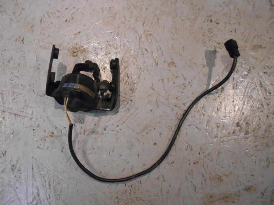 Baksidan på Dekompsolenoid från en Suzuki VS 1400 -1998 motorcykel.