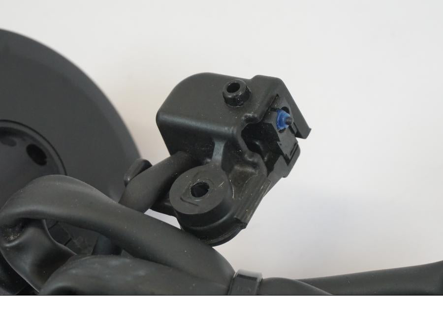 Extrabild1 på Styrelreglage från en Triumph Trident -2021 motorcykel.