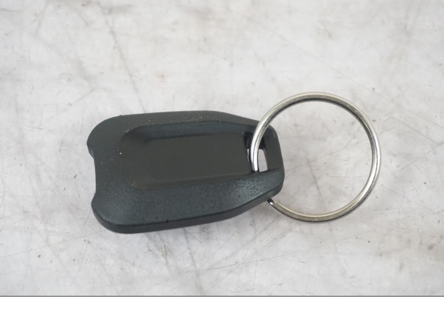 Höger sida på Nyckel från en KTM 1290 Super Adventure S -2022 motorcykel.