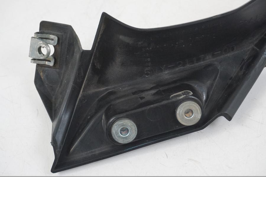 Extrabild2 på Sidkåpa från en Yamaha YZF 1000 R1 -2006 motorcykel.