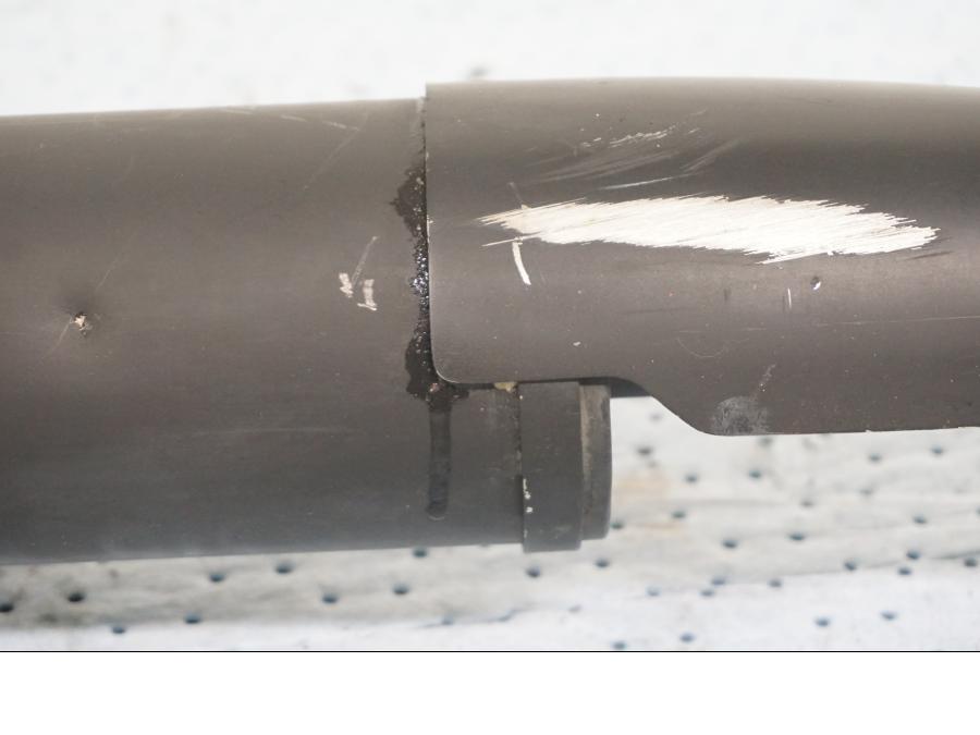 Snett uppifrån på Ljuddämpare från en Kawasaki VN 900 -2012 motorcykel.