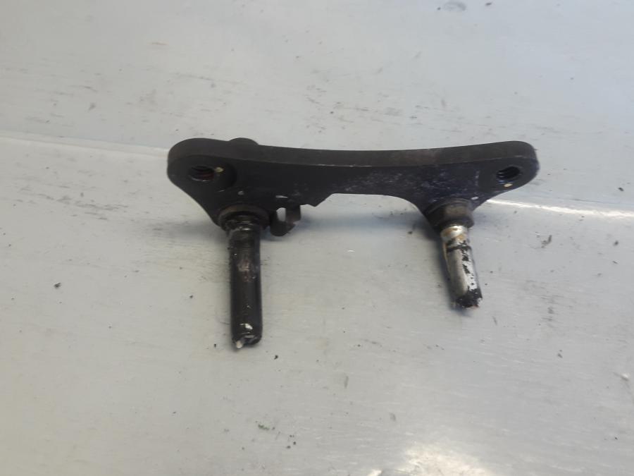 Framsidan på Bromsoksfäste från en Honda CBR 125 R -2008 motorcykel.