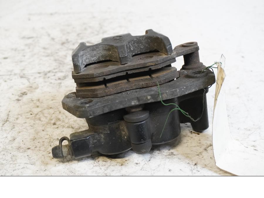 Höger sida pÄ Bromsok frÄn en Triumph Thruxton -2004 motorcykel.