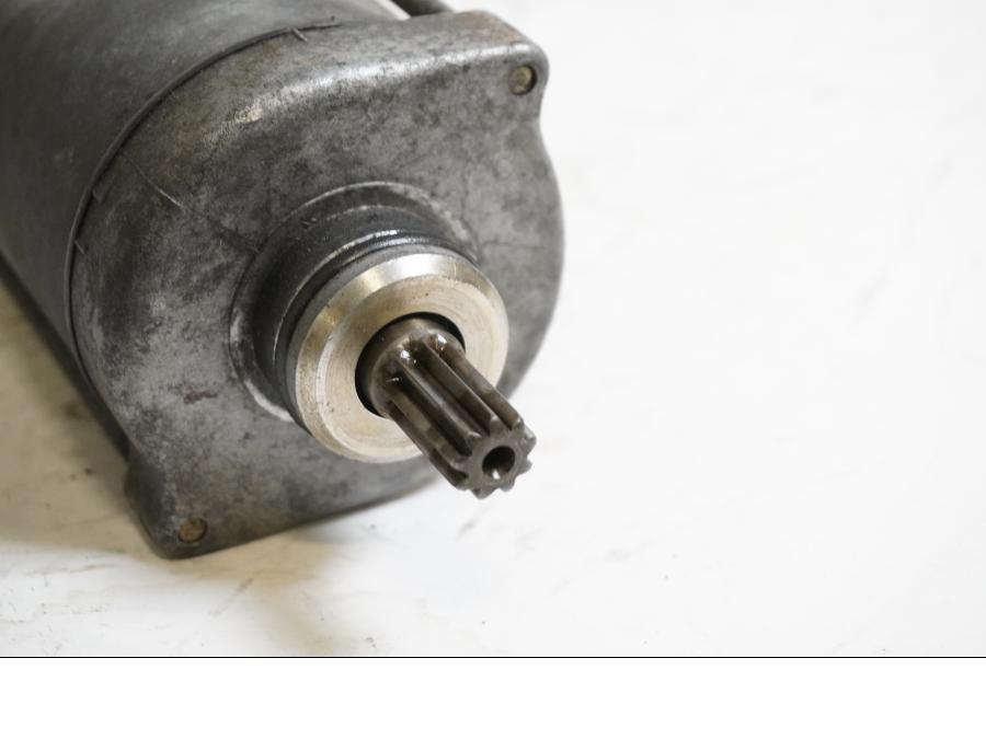 Baksidan på Startmotor från en Honda CBR 600 -1993 motorcykel.