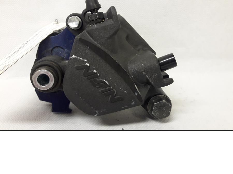 Vänster sida på Bromsok från en Kawasaki Z 900 -2020 motorcykel.