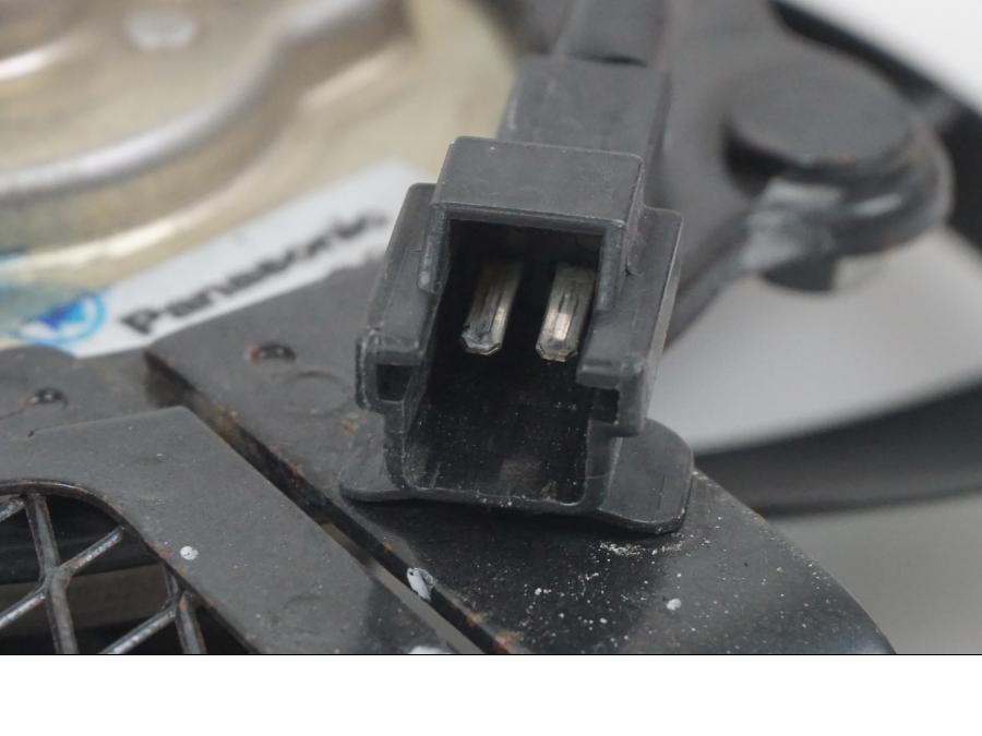 Snett nerifrån på Vattenkylfläkt från en Suzuki GSX-R 750 -2009 motorcykel.