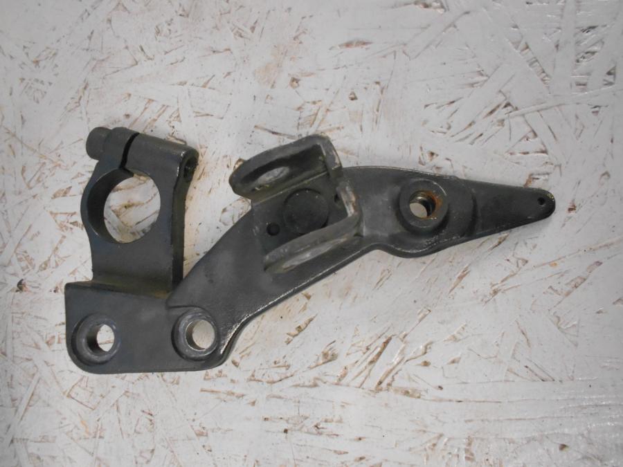 Framsidan på Fotpinnefäste från en Triumph Bonneville -2001 motorcykel.