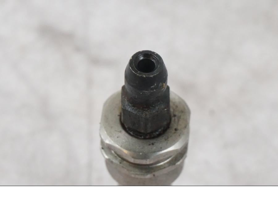 Vänster sida på Bromsledning från en BMW K 1600 GTL -2015 motorcykel.