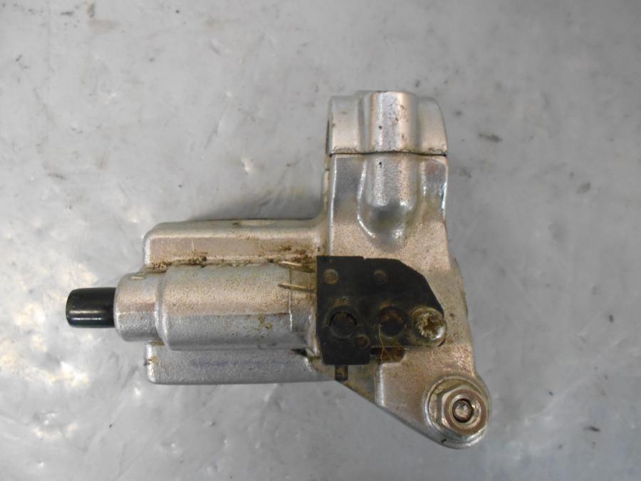 Vänster sida på Bromshuvudcylinder från en Kawasaki VN 1600 Mean Streak -2007 motorcykel.