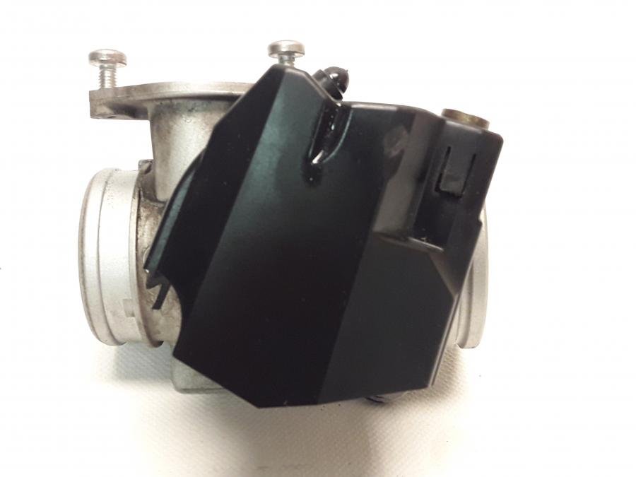 Vänster sida på Spjällhus från en BMW R 1200 GS -2006 motorcykel.