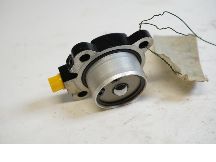 Baksidan på Kopplingslavcylinder från en BMW K 1200 R Sport -2007 motorcykel.