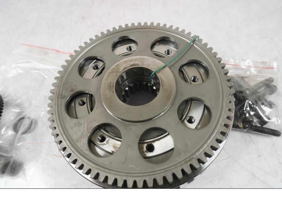 Vänster sida på Startkopplingsdrev från en Ducati Multistrada 1260 -2020 motorcykel.