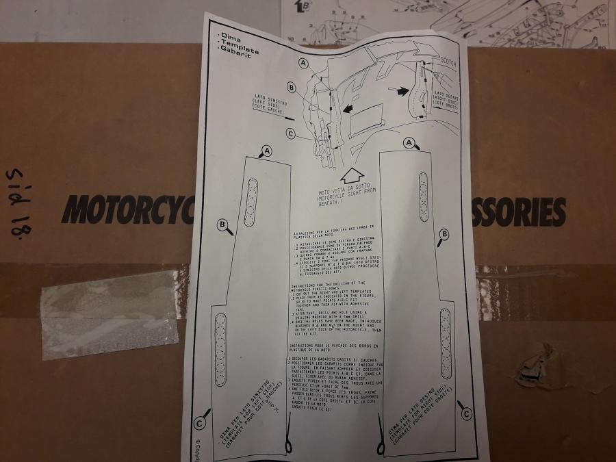 Höger sida på Väskbågar från en Yamaha GTS 1000 -1993 motorcykel.