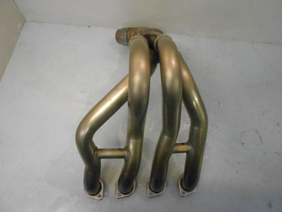 Vänster sida på Grenrör från en Kawasaki ZZ-R 1400 -2015 motorcykel.