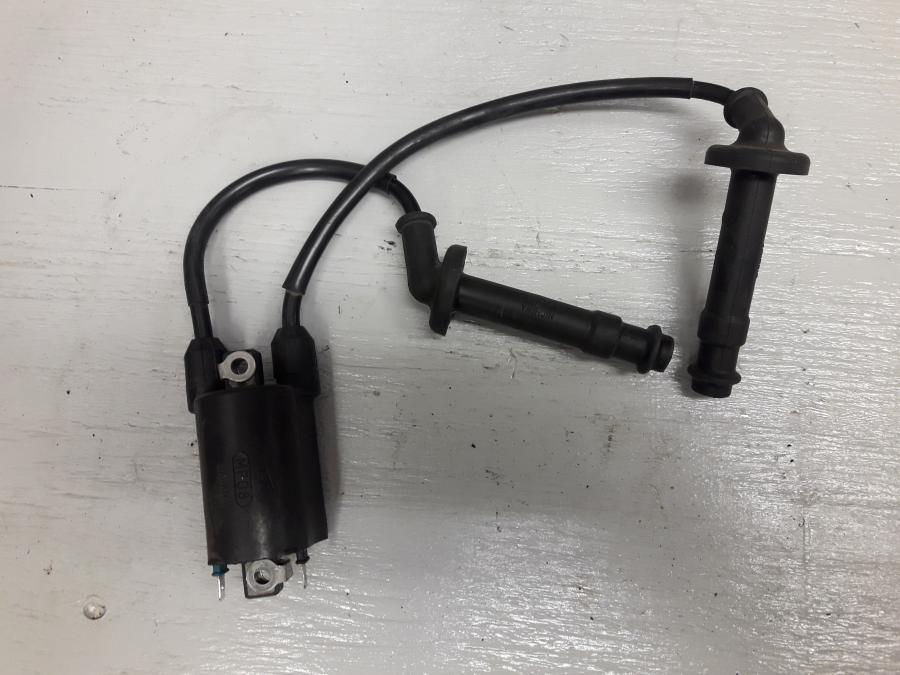 Framsidan på Tändspole från en Honda CB 600 Hornet -2001 motorcykel.