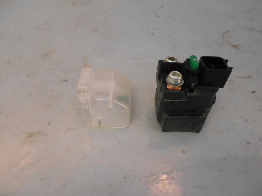 Baksidan på Startrelä från en Ducati Multistrada 1200 -2012 motorcykel.