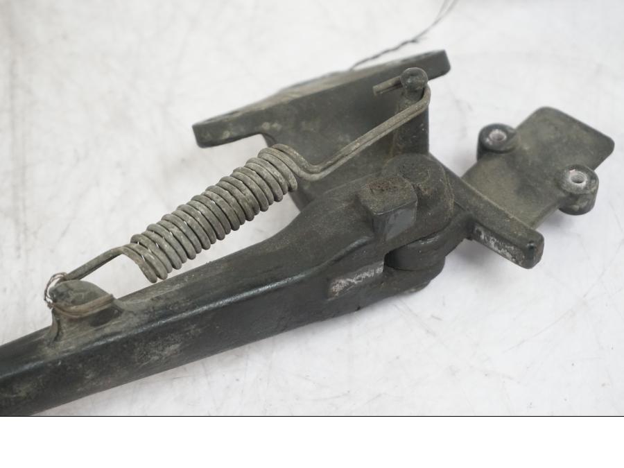 Extrabild2 på Sidostöd från en Triumph Tiger -2009 motorcykel.