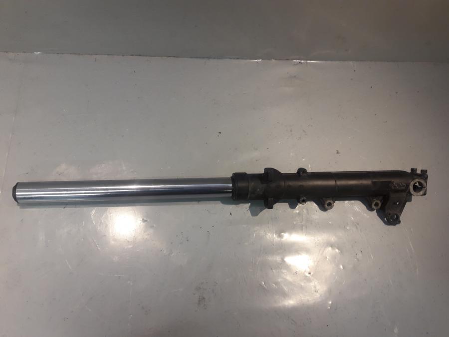 Baksidan på Gaffelben från en BMW K 100 RS -1991 motorcykel.