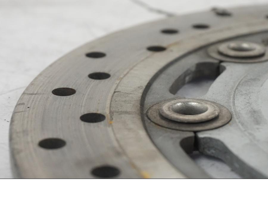 Extrabild2 på Bromsskiva från en Suzuki VZR 1800 -2009 motorcykel.