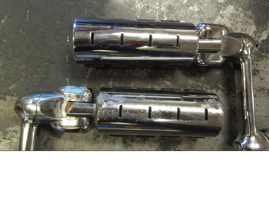 Baksidan på Fotpinnesats från en Honda VTX 1800 -2002 motorcykel.