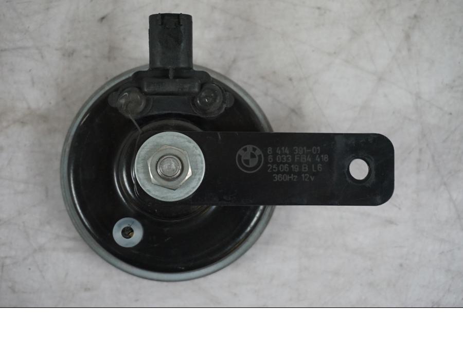 Baksidan på Signalhorn / Tuta från en BMW S 1000 XR -2019 motorcykel.