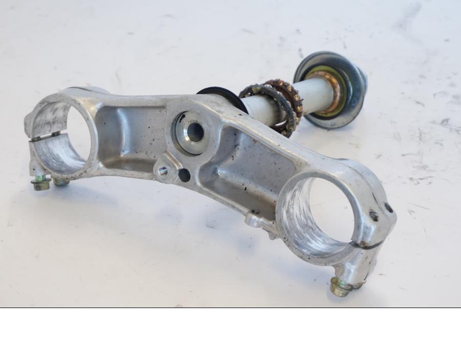 Extrabild2 pÄ Gaffelkrona frÄn en Honda CBR 900 RR -2001 motorcykel.