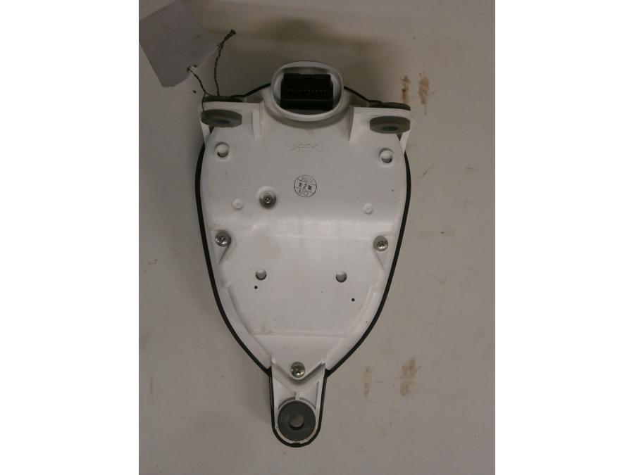 Baksidan på Instrumentpanel från en Kawasaki VN 900 -2008 motorcykel.