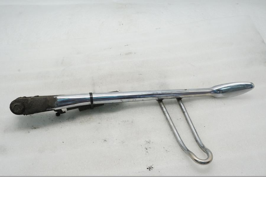 Baksidan på Sidostöd från en Yamaha XVZ 13TD -1999 motorcykel.