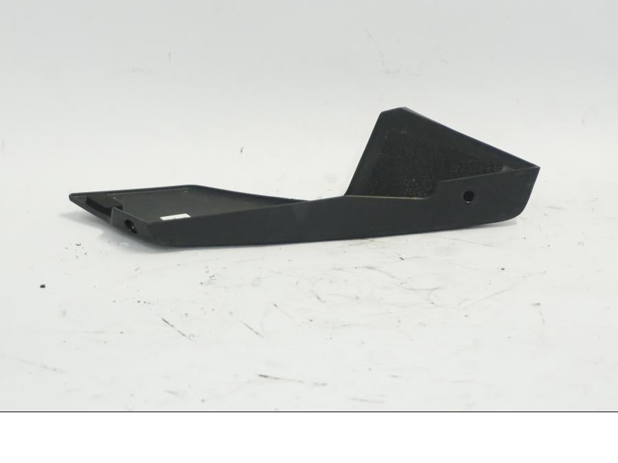 Snett nerifrån på Sidkåpa från en KTM 790 Duke -2018 motorcykel.