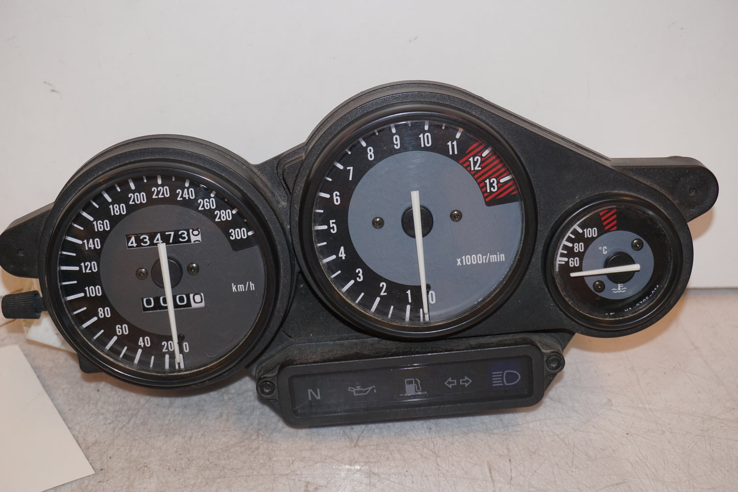 Framsidan på Instrumentpanel från en Yamaha YZF 1000 R -1997 motorcykel.