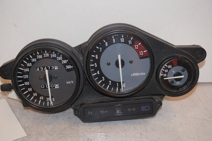Framsidan på Instrumentpanel från en Yamaha YZF 1000 R -1997 motorcykel.