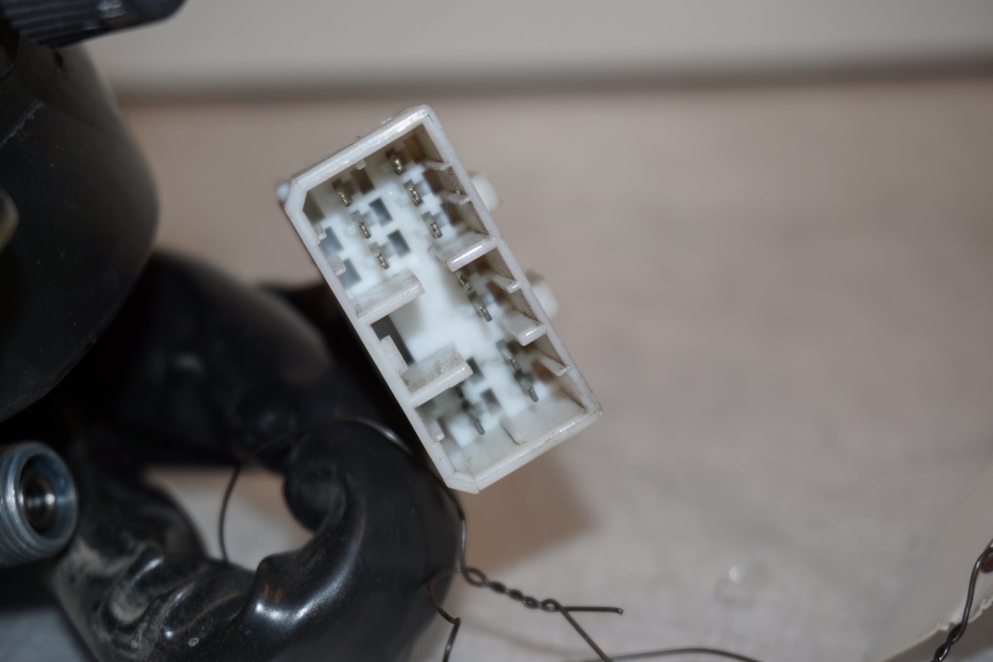 Vänster sida på Instrumentpanel från en Yamaha YZF 1000 R -1997 motorcykel.