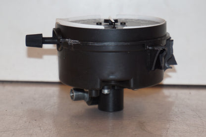 Baksidan på Hastighetsmätare från en Yamaha YZF 1000 R -1998 motorcykel.