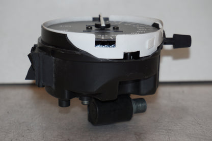 Snett nerifrån på Hastighetsmätare från en Yamaha YZF 1000 R -1998 motorcykel.