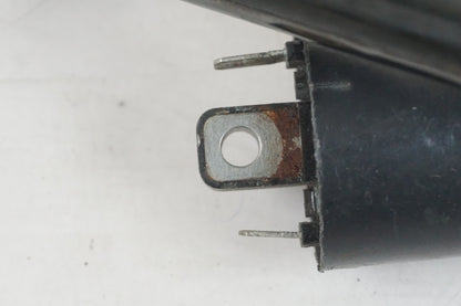 Baksidan på Tändspole från en Suzuki VL 800 -2004 motorcykel.