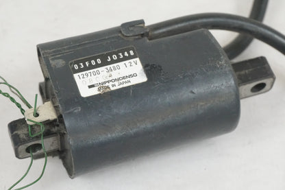 Snett nerifrån på Tändspole från en Suzuki GSX 750 -2002 motorcykel.