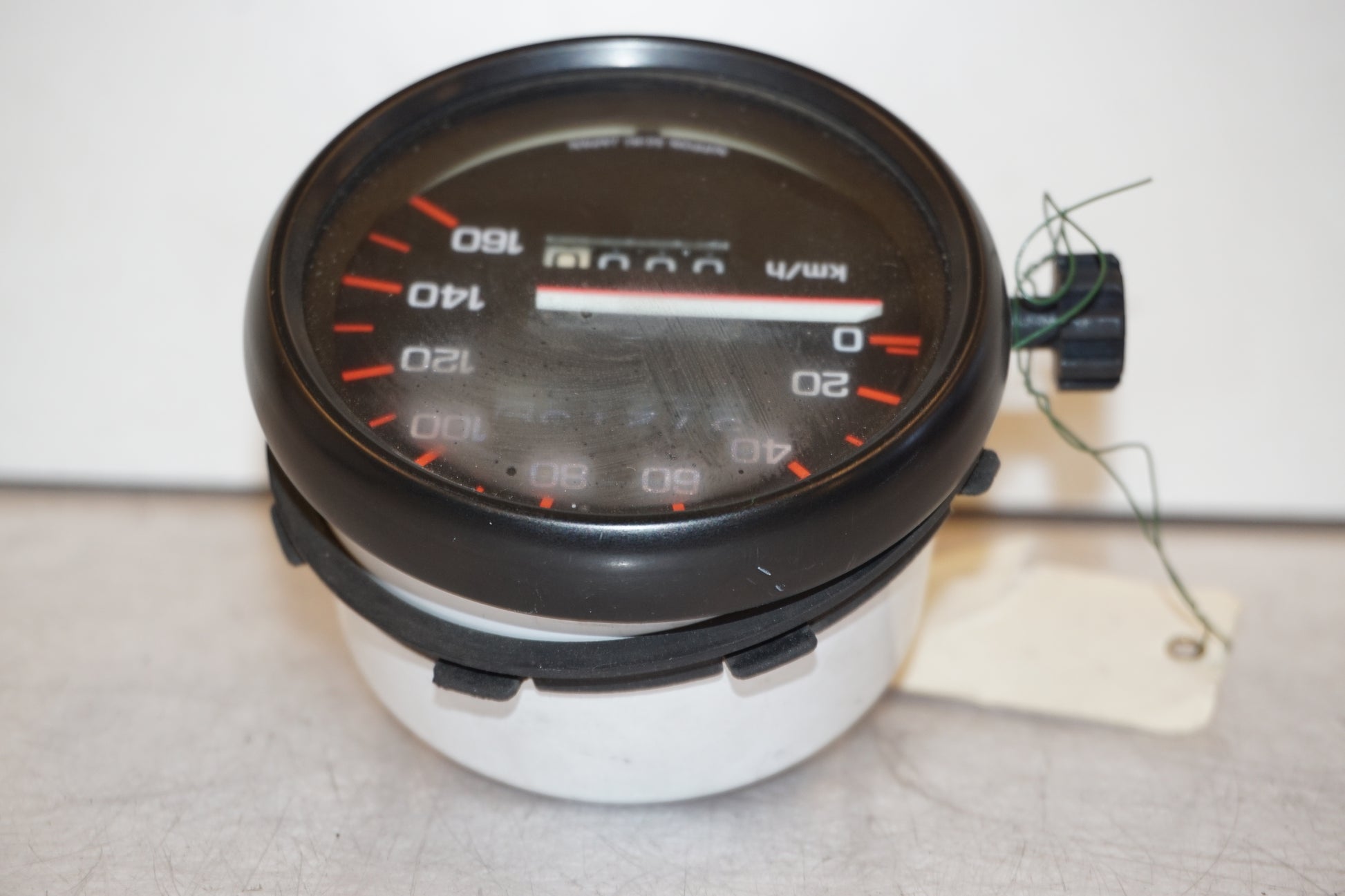 Vänster sida på Instrumentpanel från en Yamaha TZR 125 -1990 motorcykel.